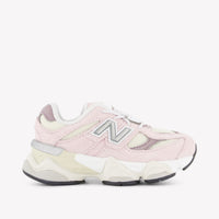 New Balance IV9060 Unisex Sneakers in Licht Roze