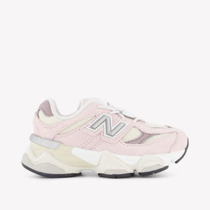 New Balance IV9060 Unisex Sneakers in Licht Roze