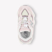 New Balance IV9060 Unisex Sneakers in Licht Roze