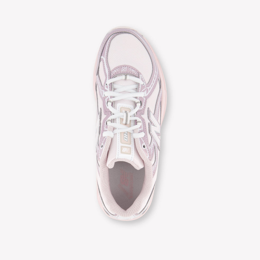 New Balance G740 Unisex Sneakers in Licht Roze