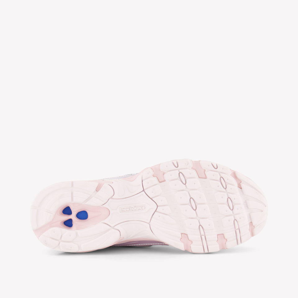 New Balance G740 Balance Unisex Sneakers in Licht Roze