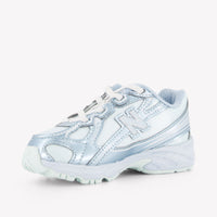 New Balance I740 Unisex Sneakers in Licht Blauw