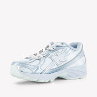 New Balance P740 Unisex Sneakers in Licht Blauw