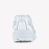 New Balance P740 Unisex Sneakers in Licht Blauw
