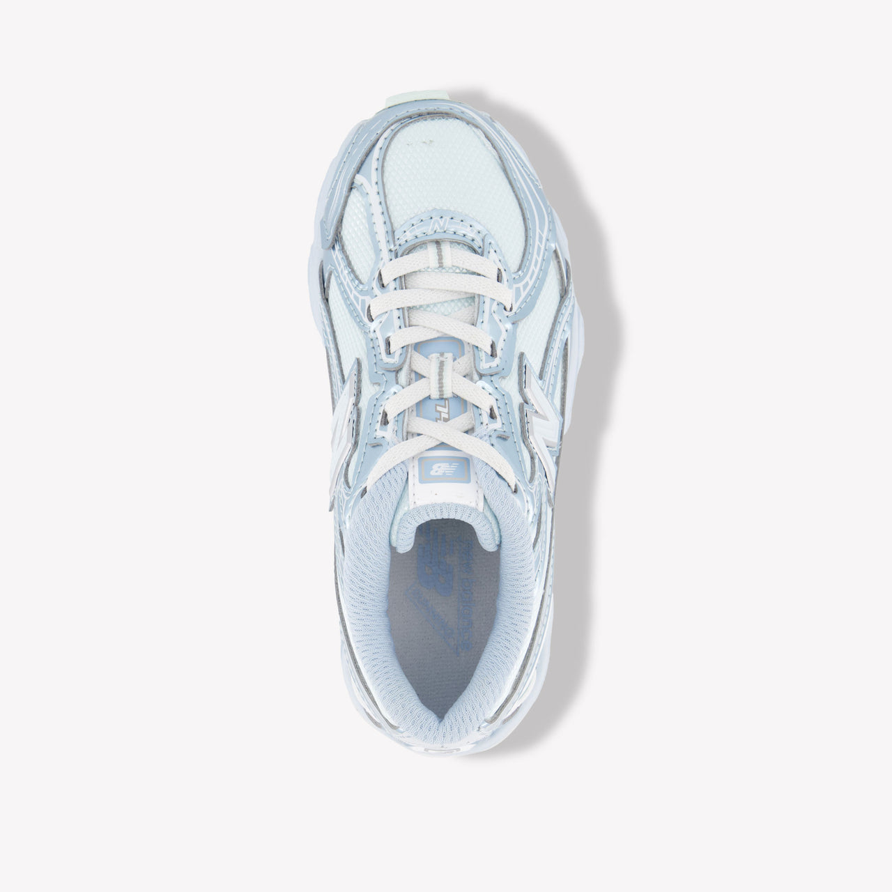 New Balance P740 Unisex Sneakers in Licht Blauw
