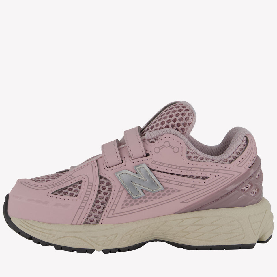 New Balance 1906 Girls sneakers in Light Pink