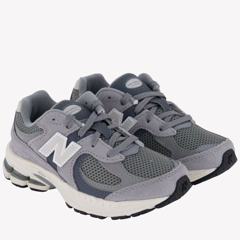 New Balance 2002 Unisex Sneakers in Gray