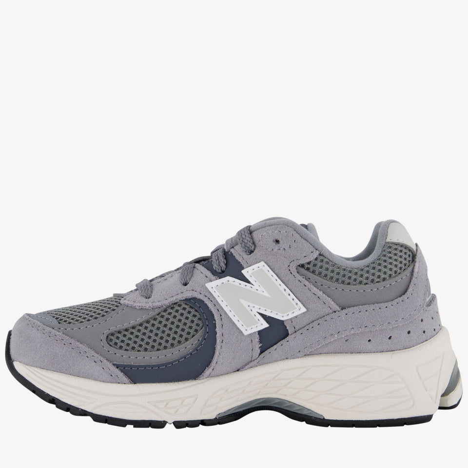 New Balance 2002 Unisex Sneakers in Gray