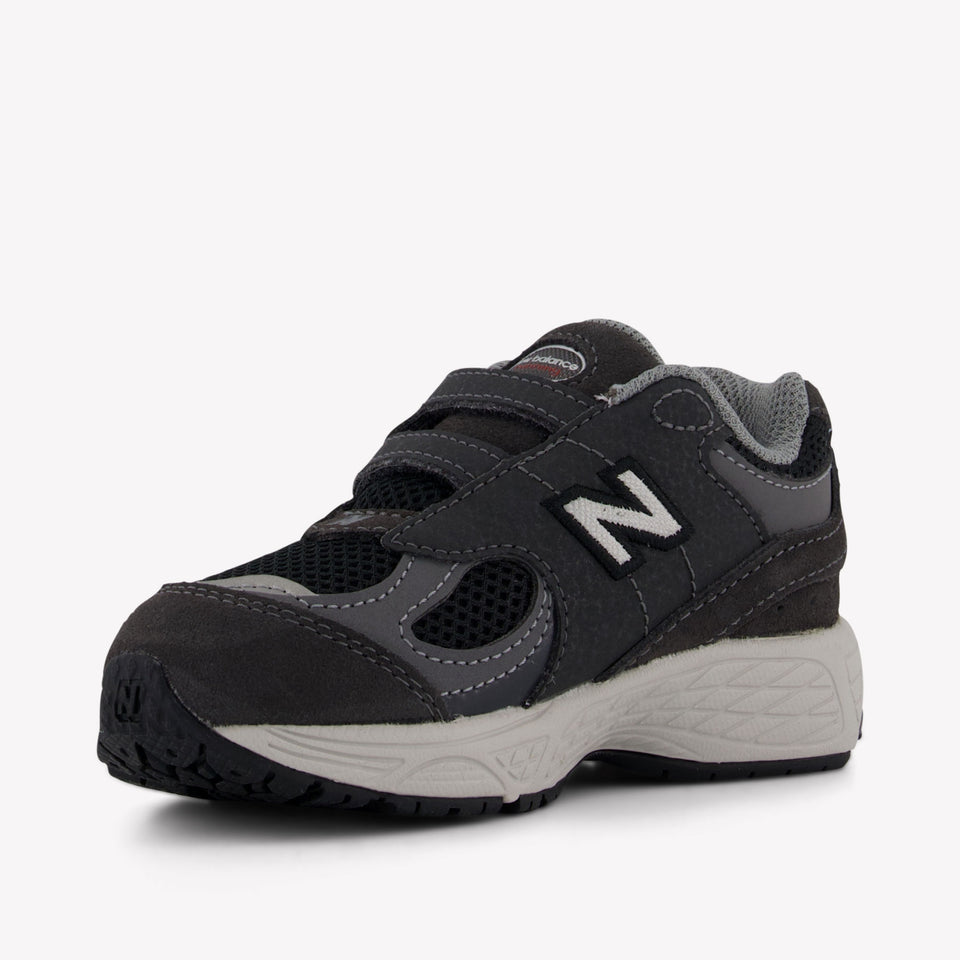 New Balance IV2002 Unisex Sneakers in Donker Grijs