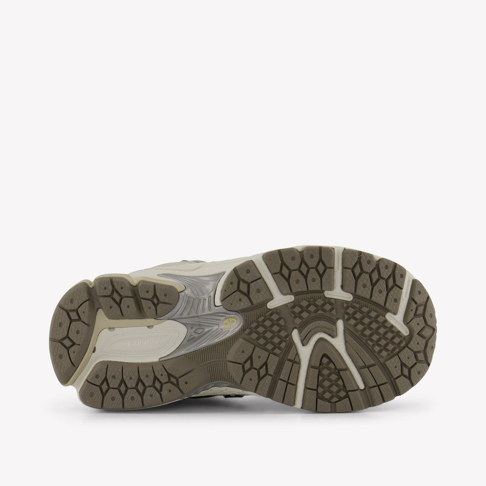 New Balance Kinder Unisex Sneakers in Creme