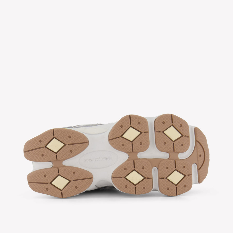 New Balance PC9060 Unisex Sneakers in Licht Grijs