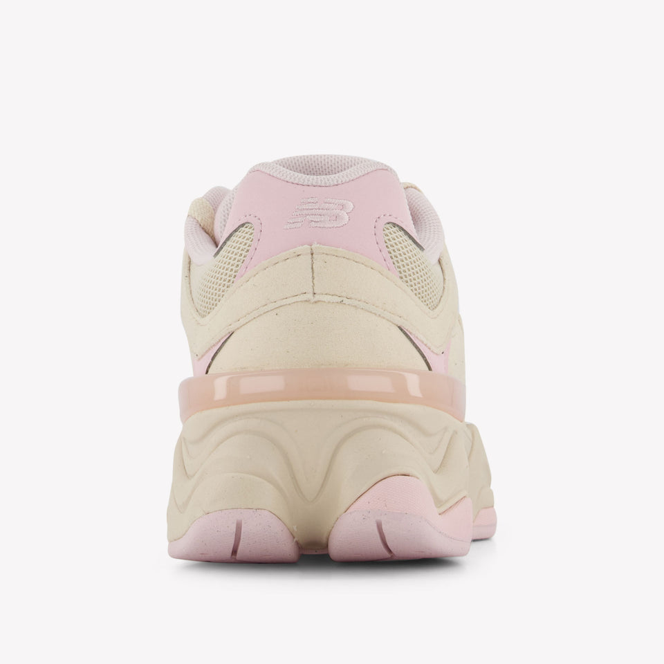 New Balance GC9060 Unisex Sneakers in Licht Roze