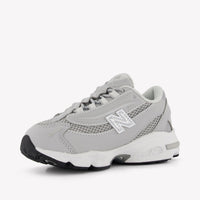 New Balance PV1000 Unisex Sneakers in Licht Grijs
