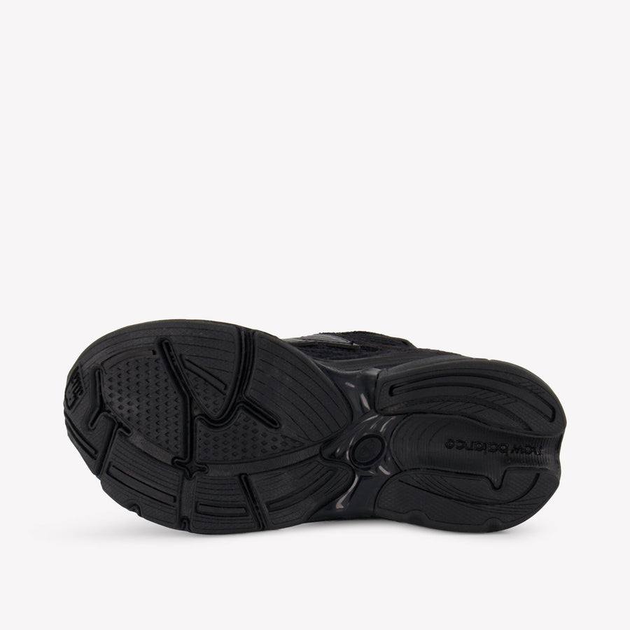 New Balance Unisex Sneakers In Black